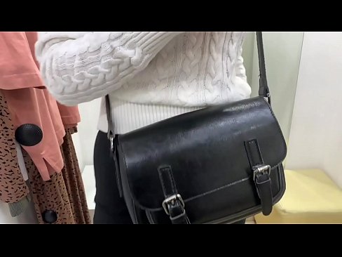 ❤️ Javna masturbacija mlade kurbe FeralBerry z dildom v garderobi ❤️ Porno na sl.kanalmoscow.ru ❌❤